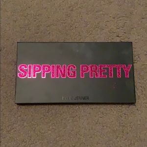 Kylie cosmetics sipping pretty palette